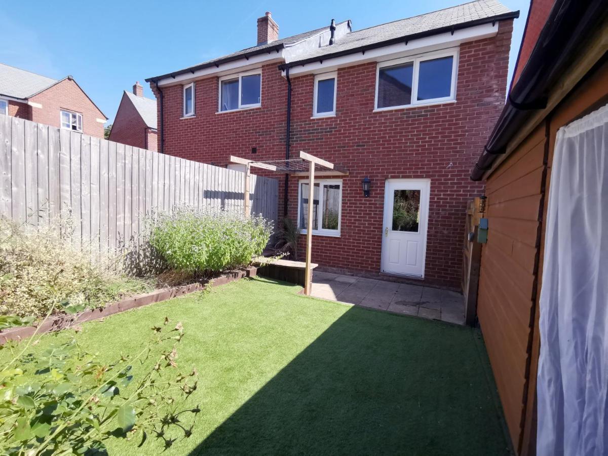 2 Bedroom House With Free Parking Lyme Regis Exterior photo